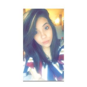 Papaya- Super CUTE off-the-shoulder blouse ✨